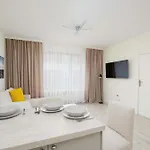 Bright With Parking In The Center Of By Renters Varšava