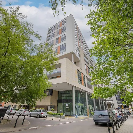 Bright With Parking In The Center Of By Renters Apartmán *