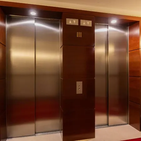 Bright With Parking In The Center Of By Renters Apartman