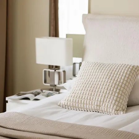 Bright With Parking In The Center Of By Renters *