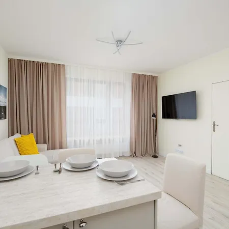 Bright With Parking In The Center Of By Renters Varšava