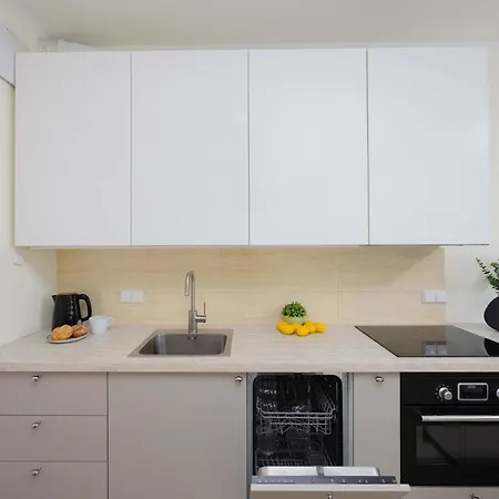 Bright With Parking In The Center Of By Renters Varsó