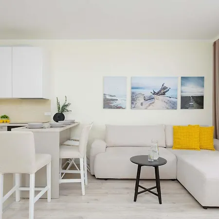 Daire Bright With Parking In The Center Of By Renters *