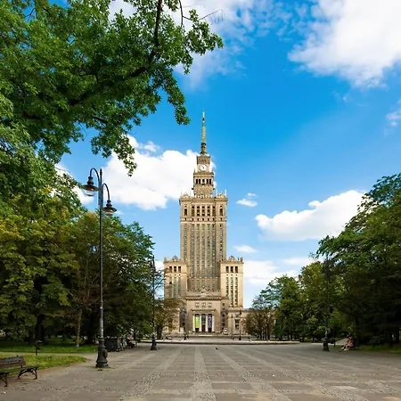 Bright With Parking In The Center Of By Renters *