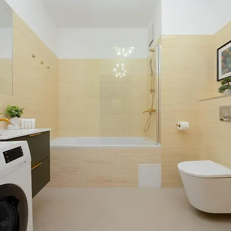 Bright With Parking In The Center Of By Renters Apartment Warschau