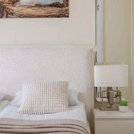 Bright With Parking In The Center Of By Renters 华沙