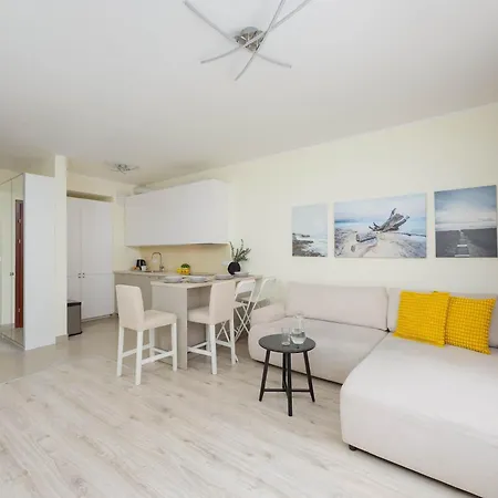 公寓 Bright With Parking In The Center Of By Renters *